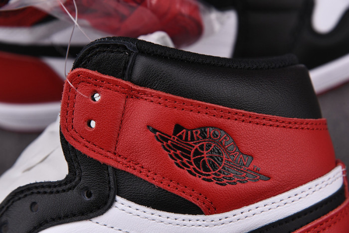 AIR JORDAN 1 HIGH OG “BLACK TOE” WHITE/ BLACK-VARSITY RED MENS 555088-125