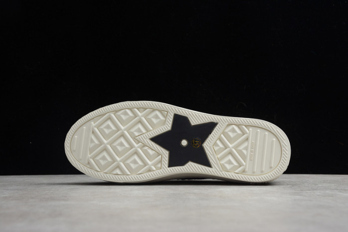 D10R SNEAKER