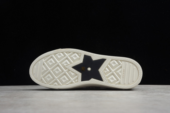 D10R SNEAKER
