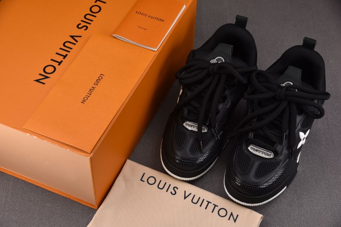 L0VT SNEAKER