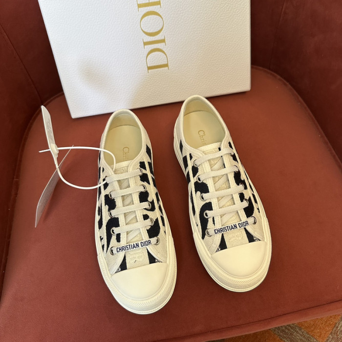 D10R SNEAKER
