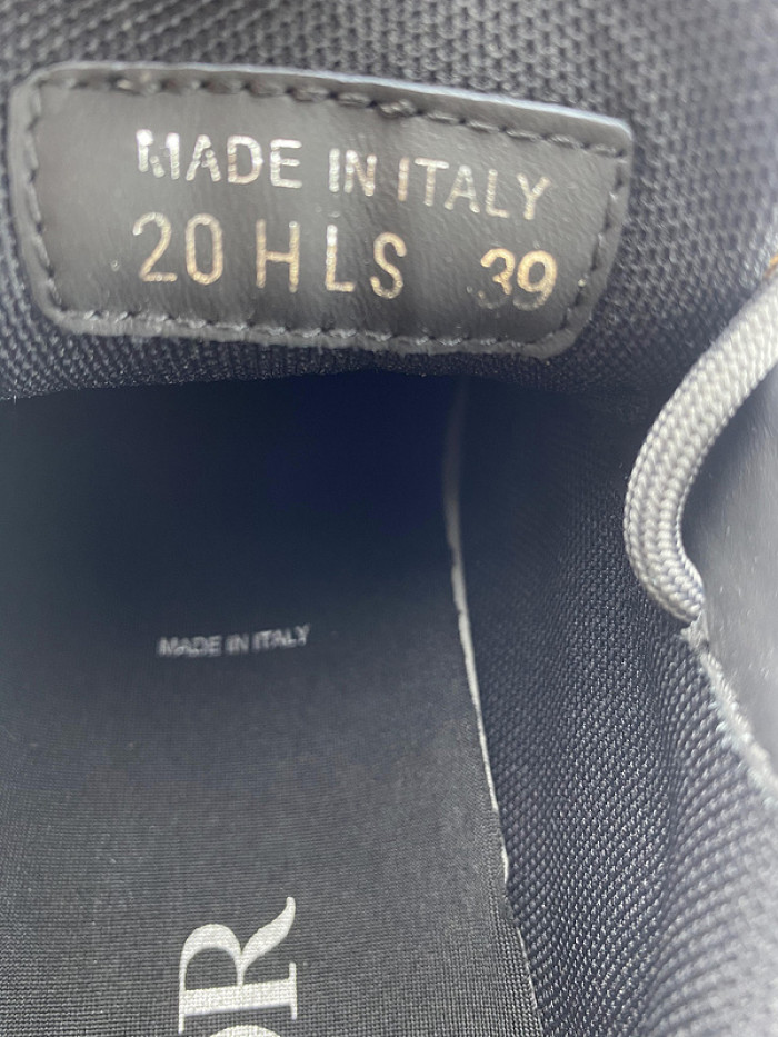 D10R SNEAKER