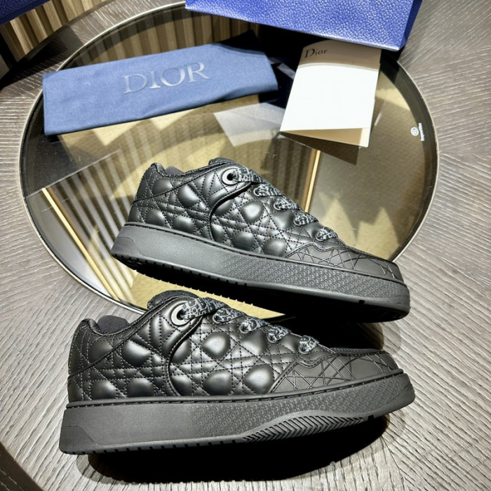 D10R B9s SNEAKER