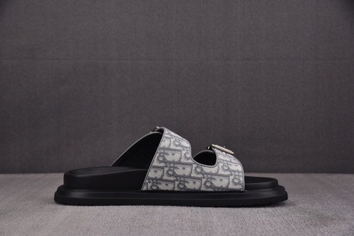 d10r sandal