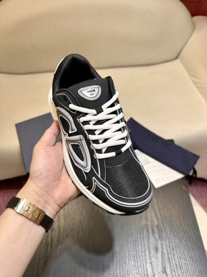 D10R SNEAKER