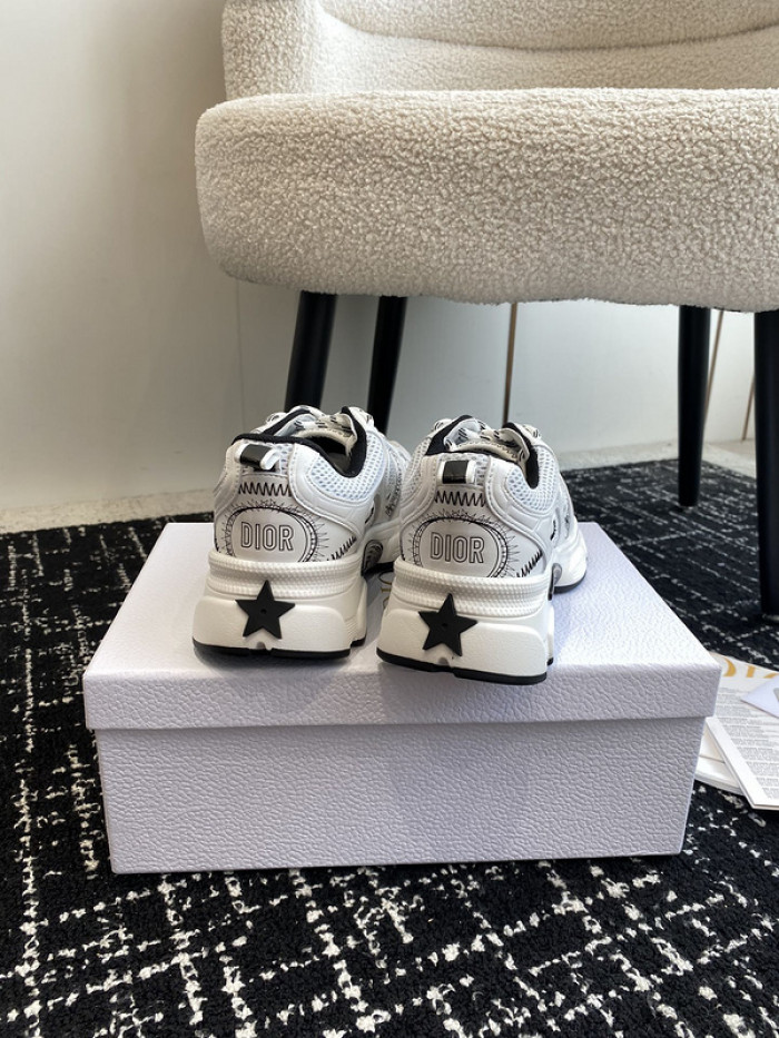 D10R SNEAKER