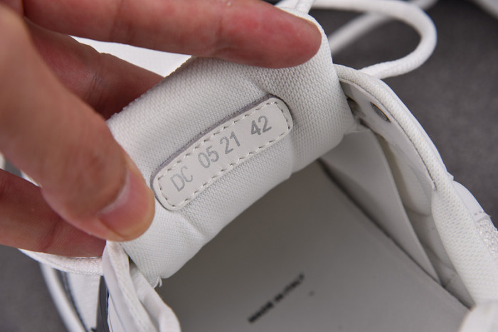 D10R SNEAKER