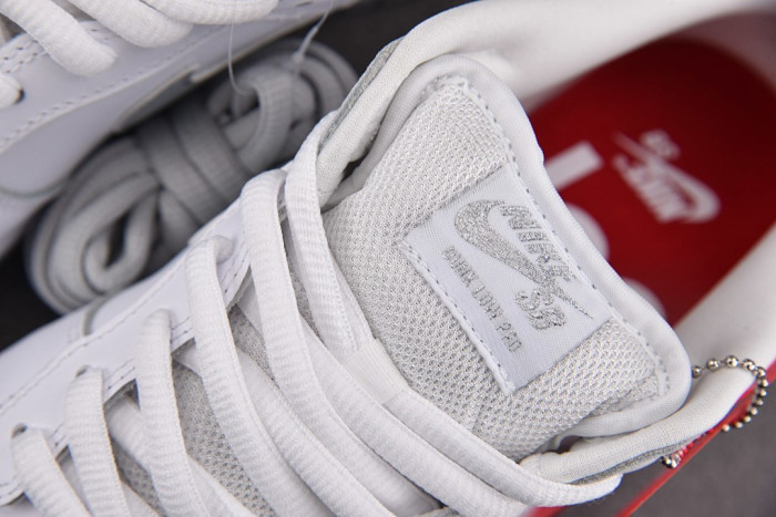 nike sb dunk low S*pr1m1 94 white metallic silver hq8487-100