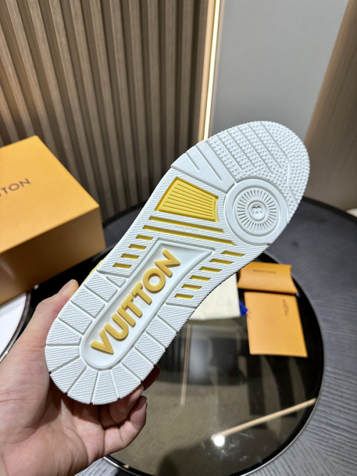 L0VT SNEAKER