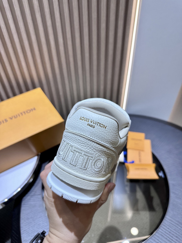L0VT SNEAKER