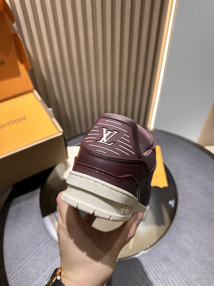 L0VT SNEAKER