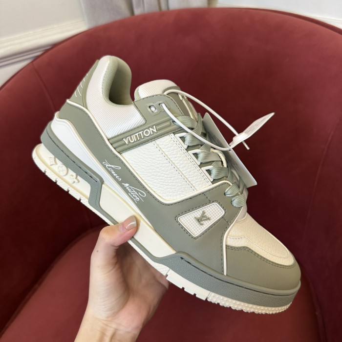 L0VT SNEAKER