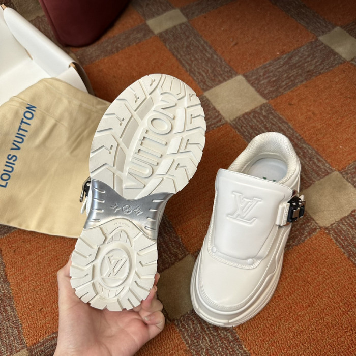 L0VT SNEAKER