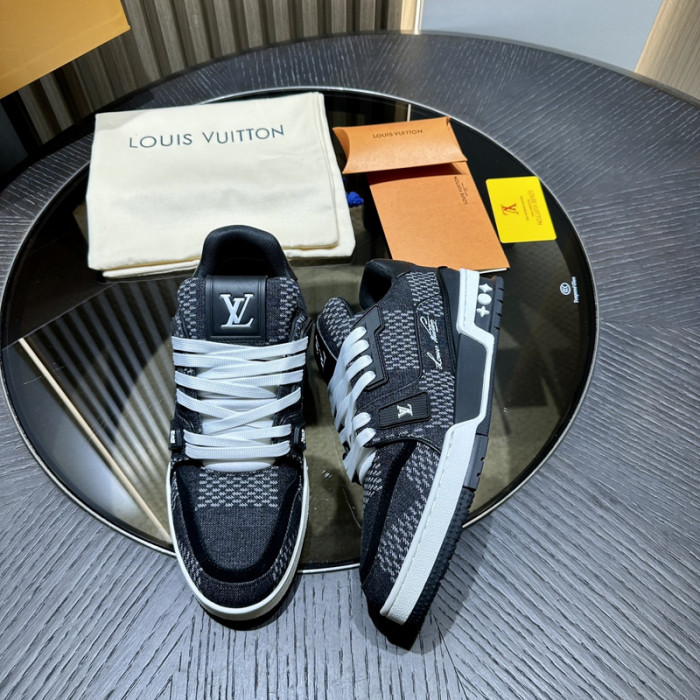 L0VT SNEAKER