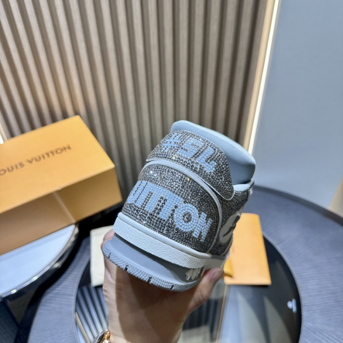 L0VT SNEAKER