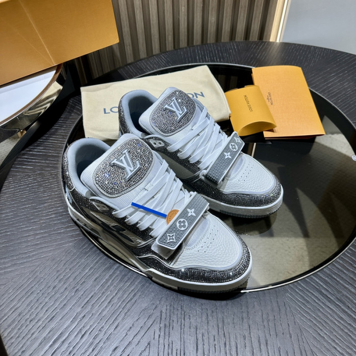 L0VT SNEAKER