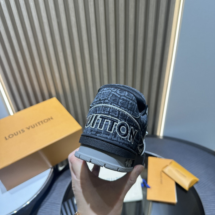 L0VT SNEAKER