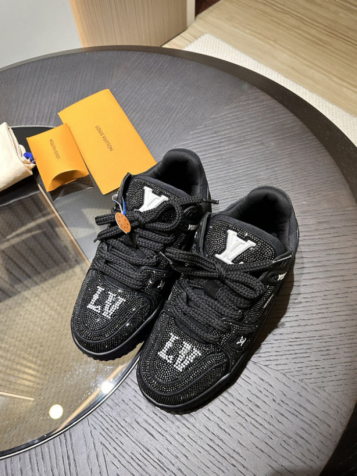 L0VT SNEAKER
