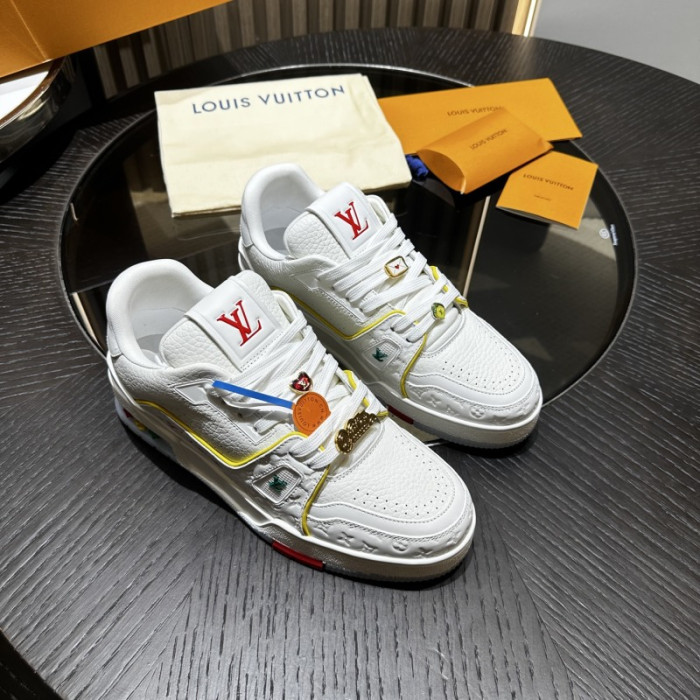 L0VT SNEAKER