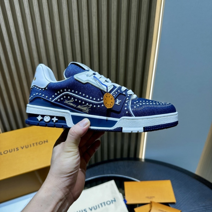 L0VT SNEAKER
