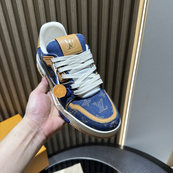 L0VT SNEAKER