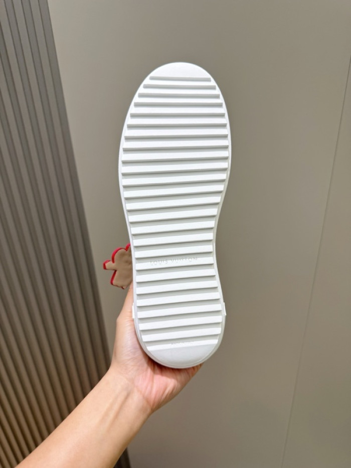 L0VT SNEAKER