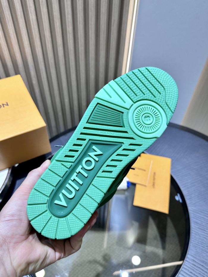 L0VT SNEAKER