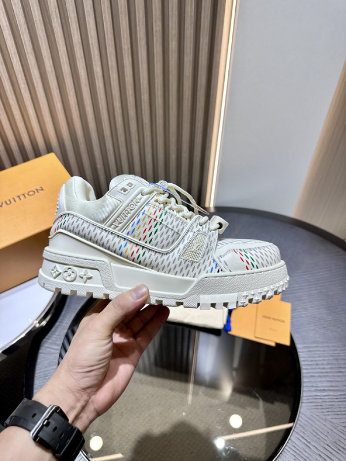 L0VT SNEAKER