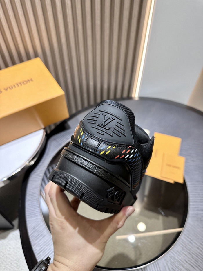 L0VT SNEAKER