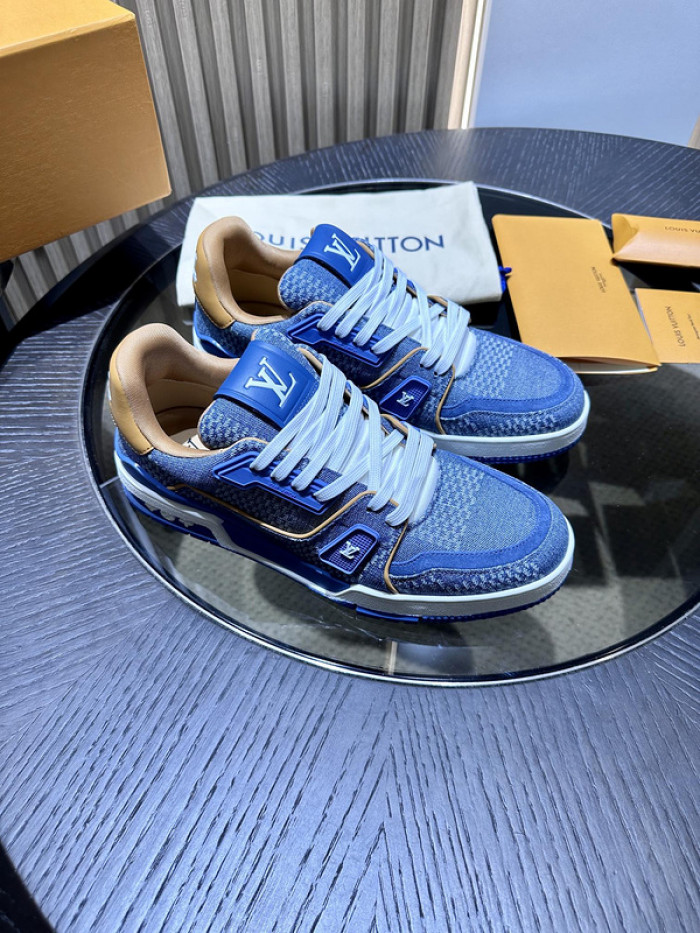 L0VT SNEAKER