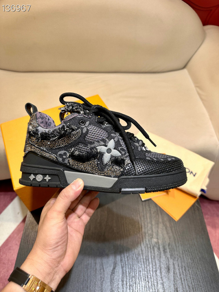 L0VT SNEAKER