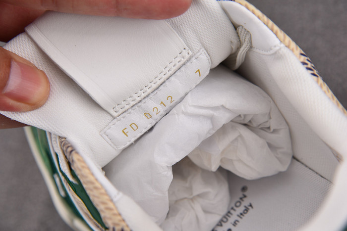 L0VT SNEAKER