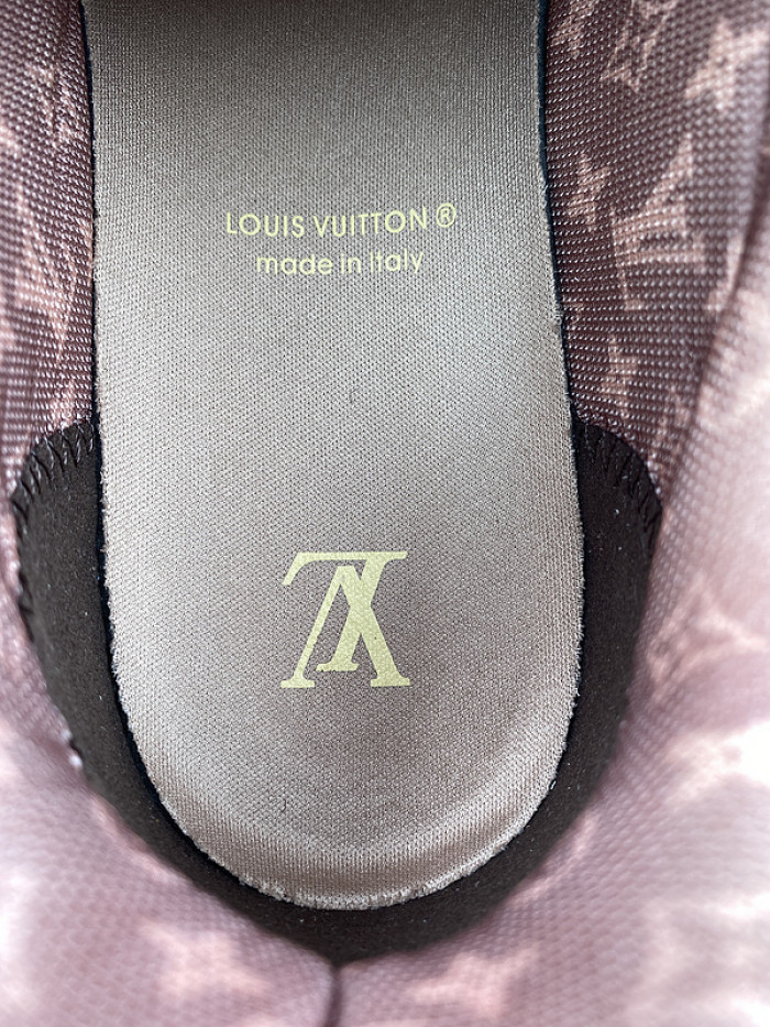 L0VT SNEAKER