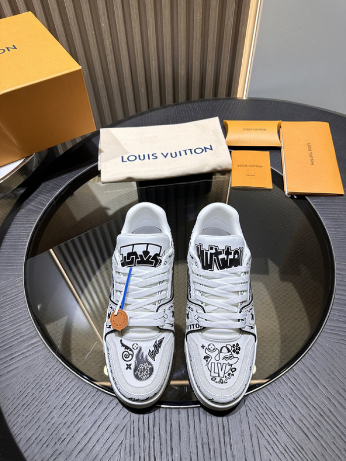 L0VT SNEAKER
