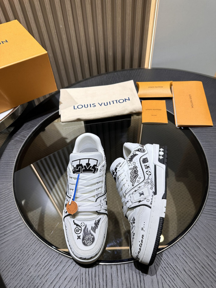L0VT SNEAKER