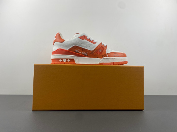 L0VT SNEAKER