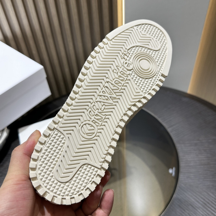 OFW SNEAKER