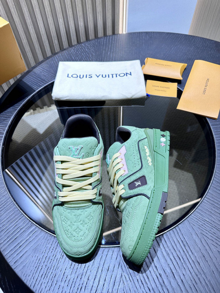 L0VT SNEAKER